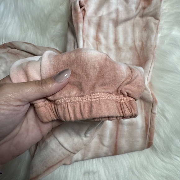 Lulu's Women's Sweatshirt and matching joggers - Picture 4 of 10